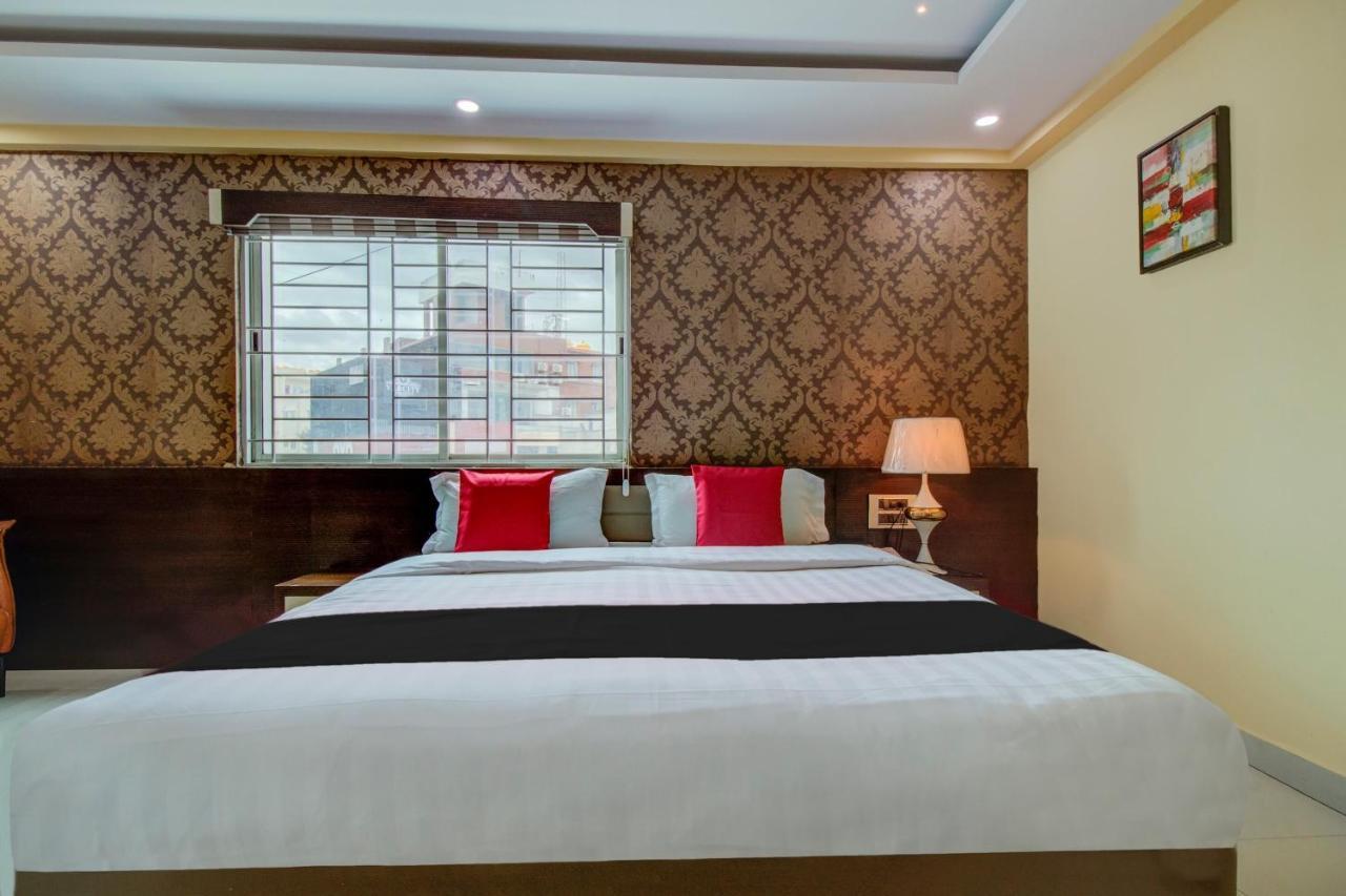 Capital O 5381 The Emirates Hotel Bangalore Buitenkant foto