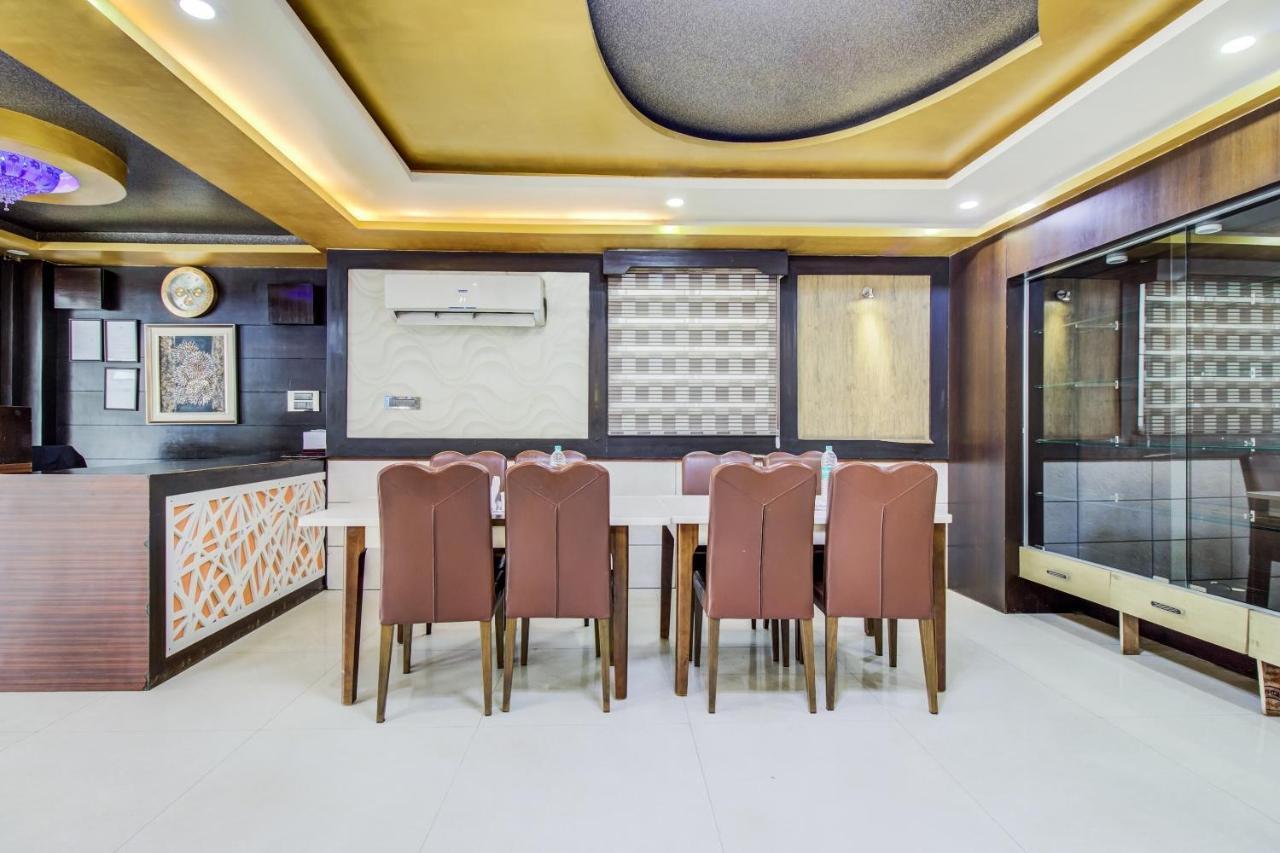 Capital O 5381 The Emirates Hotel Bangalore Buitenkant foto